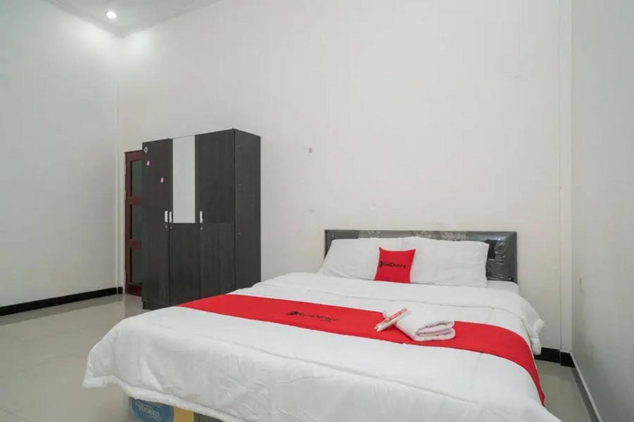 Hotel Reddoorz Syariah Near Syamsudin Noor Airport 4 Banjarbaru Exterior foto